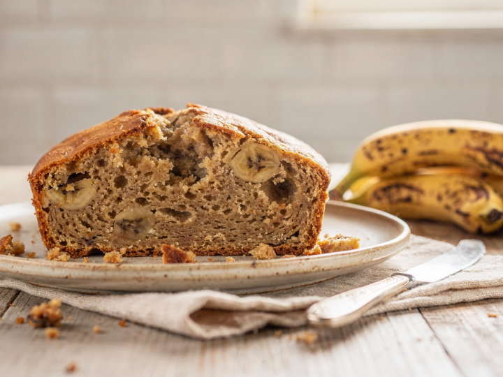 Budín de banana húmedo: una receta ideal para aprovechar frutas maduras